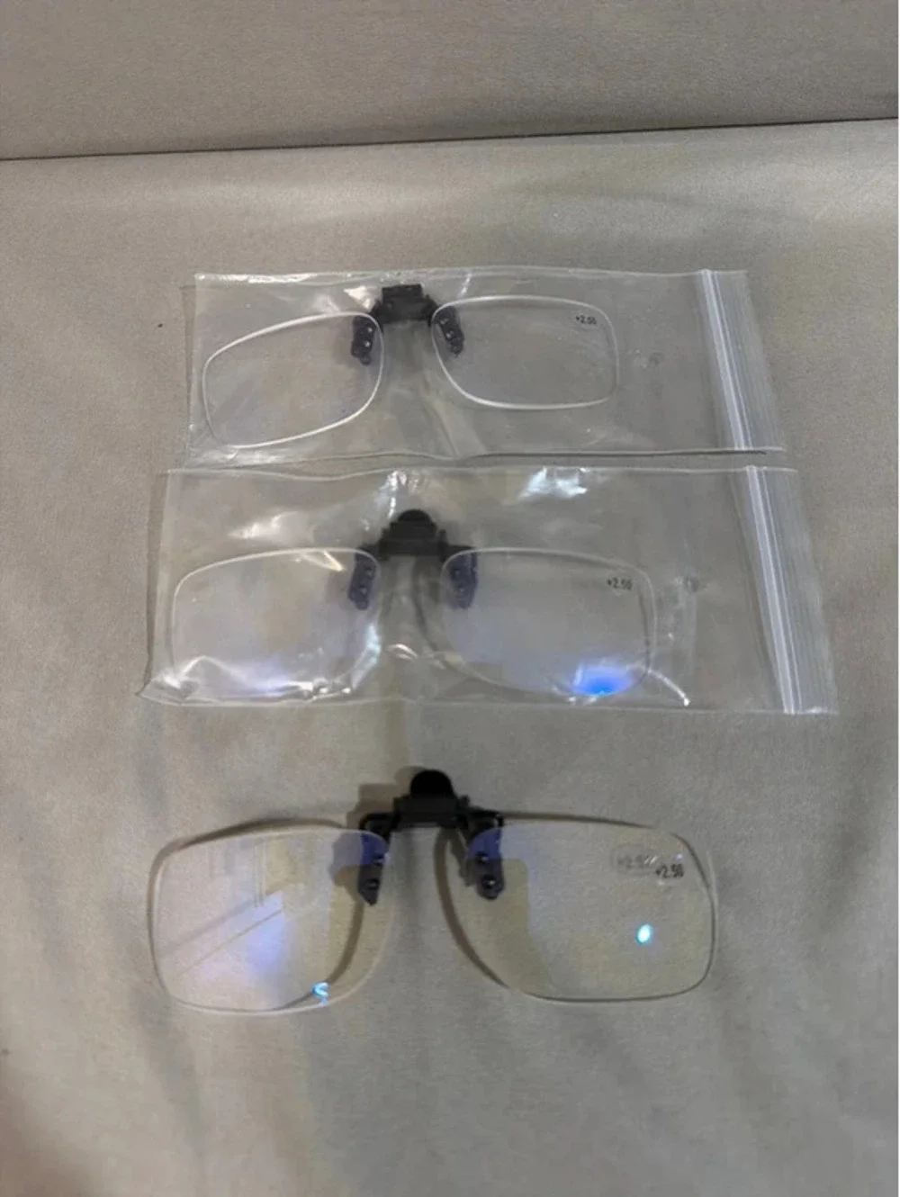 (3) Clip on reading glasses 2.50